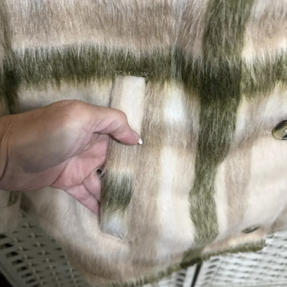 American Eagle Fuzzy Shacket Women’s L Ivory Plaid Heavy Wool Blend Oversized - Picture 6 of 12